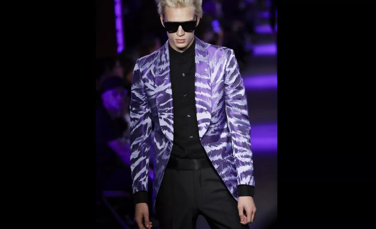 Tom Ford atrae a la multitud de la moda a una vieja estación de metro