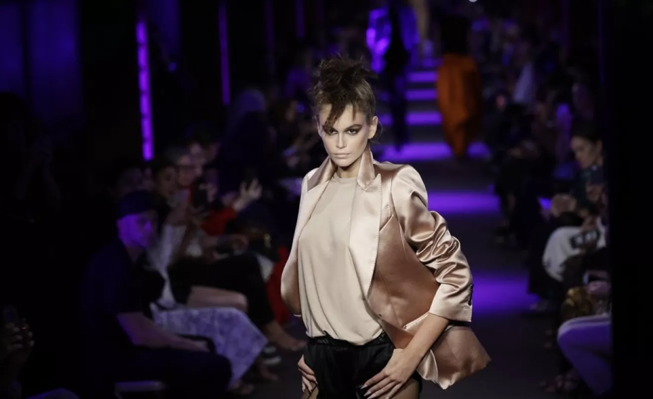 Tom Ford atrae a la multitud de la moda a una vieja estación de metro