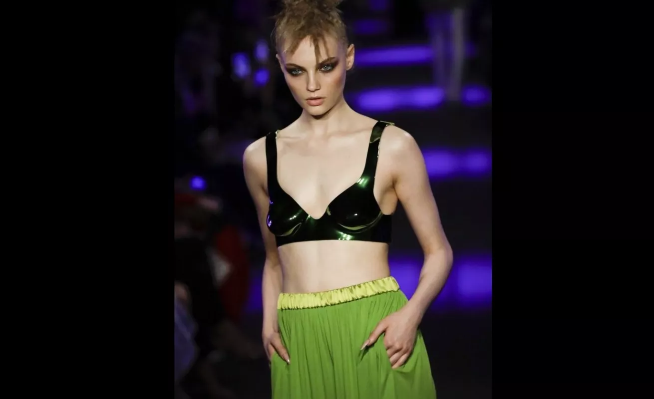 Tom Ford atrae a la multitud de la moda a una vieja estación de metro