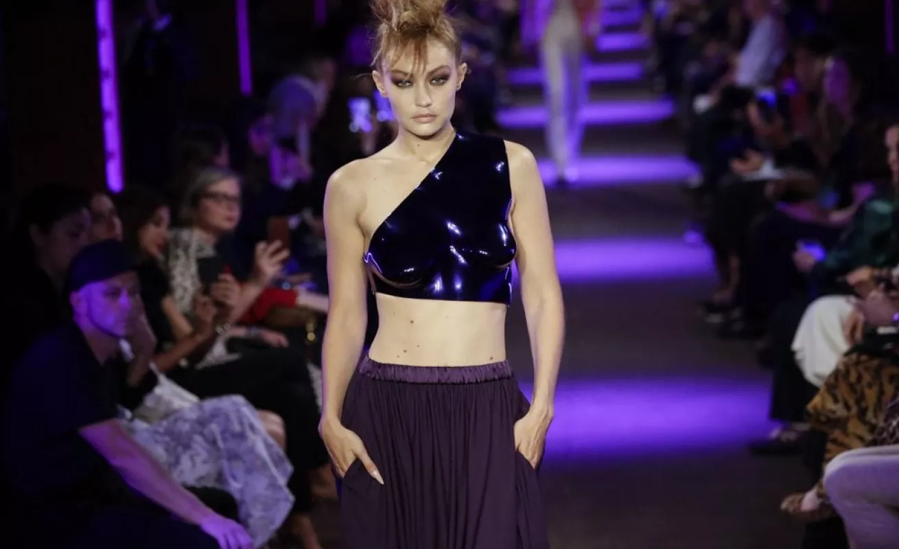 Tom Ford atrae a la multitud de la moda a una vieja estación de metro