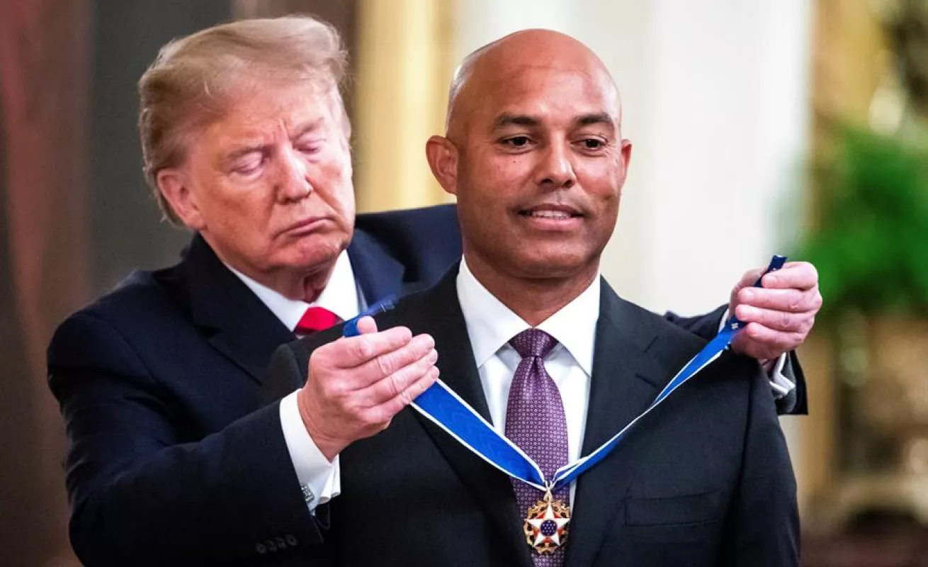 Mariano Rivera recibe máxima condecoración de EE.UU. de manos de Trump