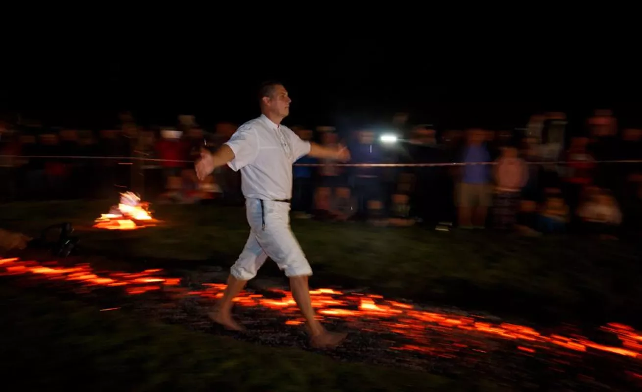 Desafío al fuego durante el 16 ° Festival de Orseg Pumpkin en Hungría