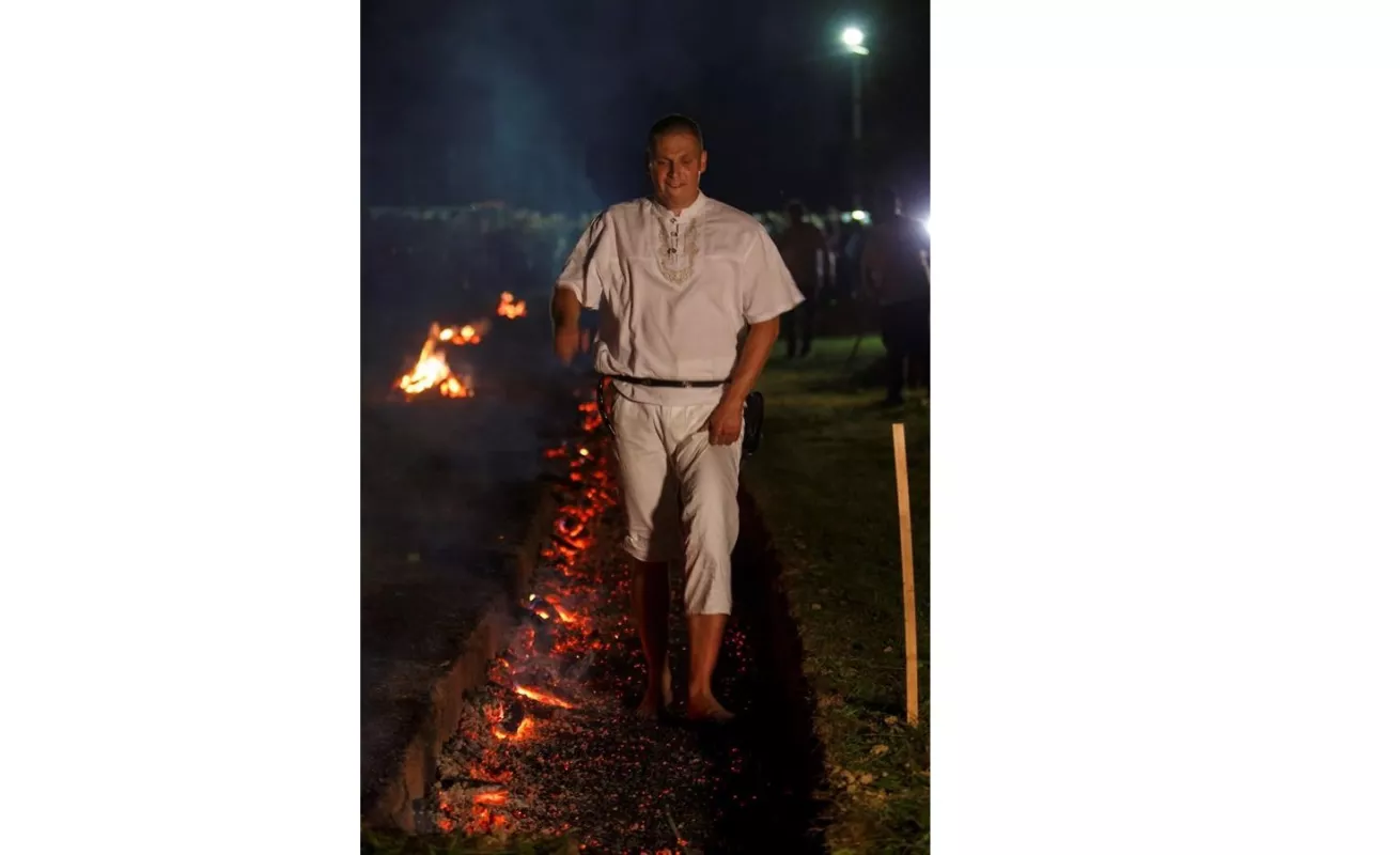 Desafío al fuego durante el 16 ° Festival de Orseg Pumpkin en Hungría