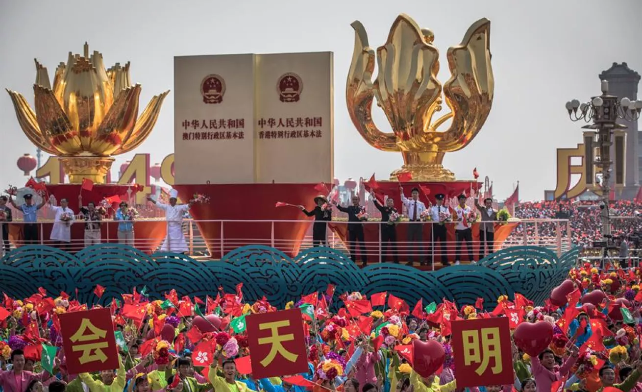 China exhibe su poderío en un desfile y celebra sus 70 años de fundación