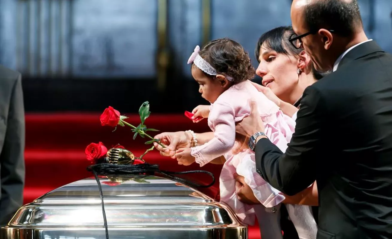 México dice finalmente adiós al legendario cantante José José