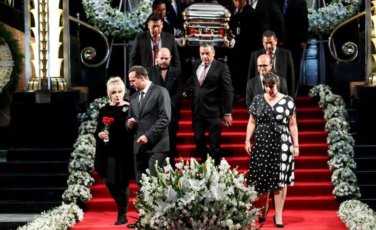 México dice finalmente adiós al legendario cantante José José
