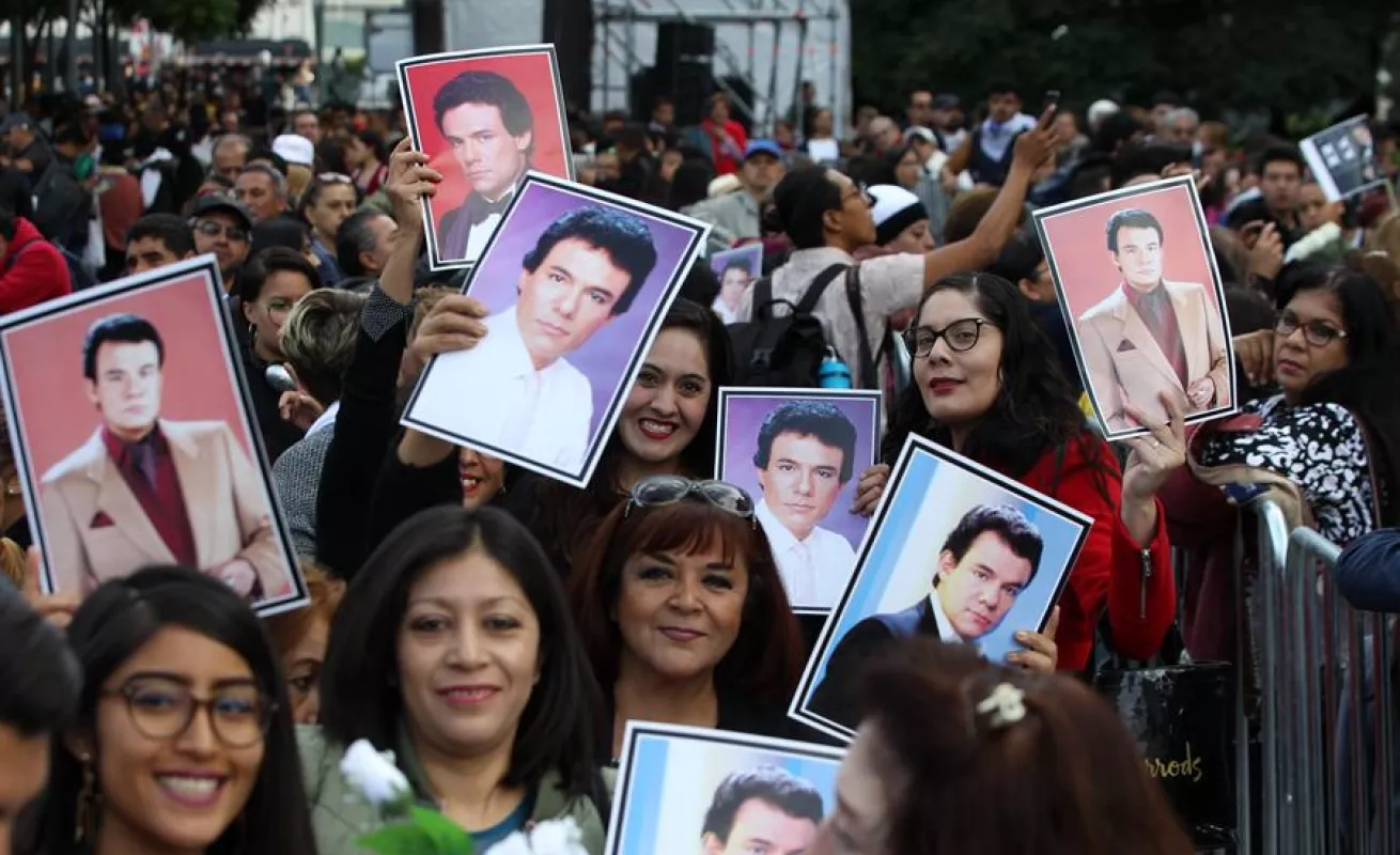 México dice finalmente adiós al legendario cantante José José