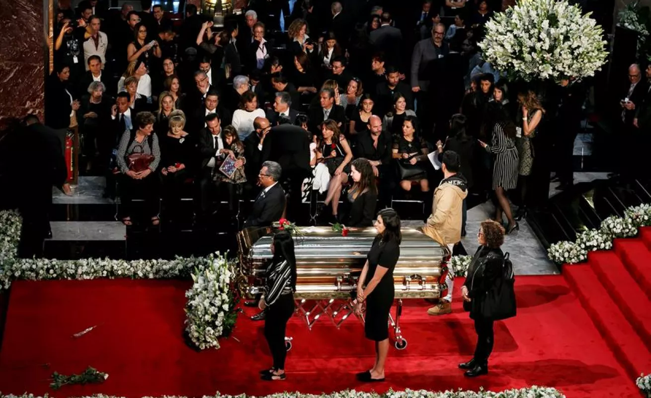 México dice finalmente adiós al legendario cantante José José