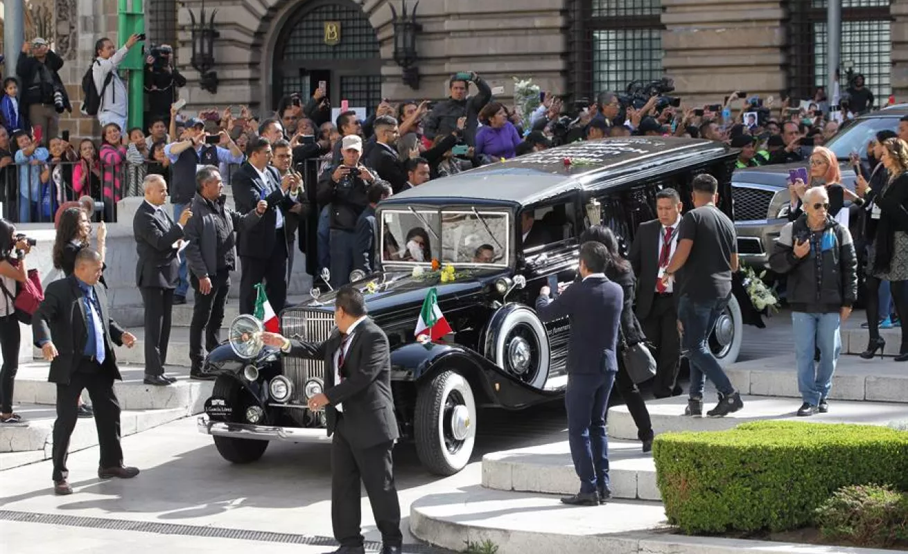 México dice finalmente adiós al legendario cantante José José