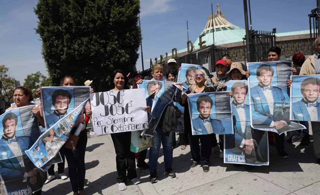 México dice finalmente adiós al legendario cantante José José