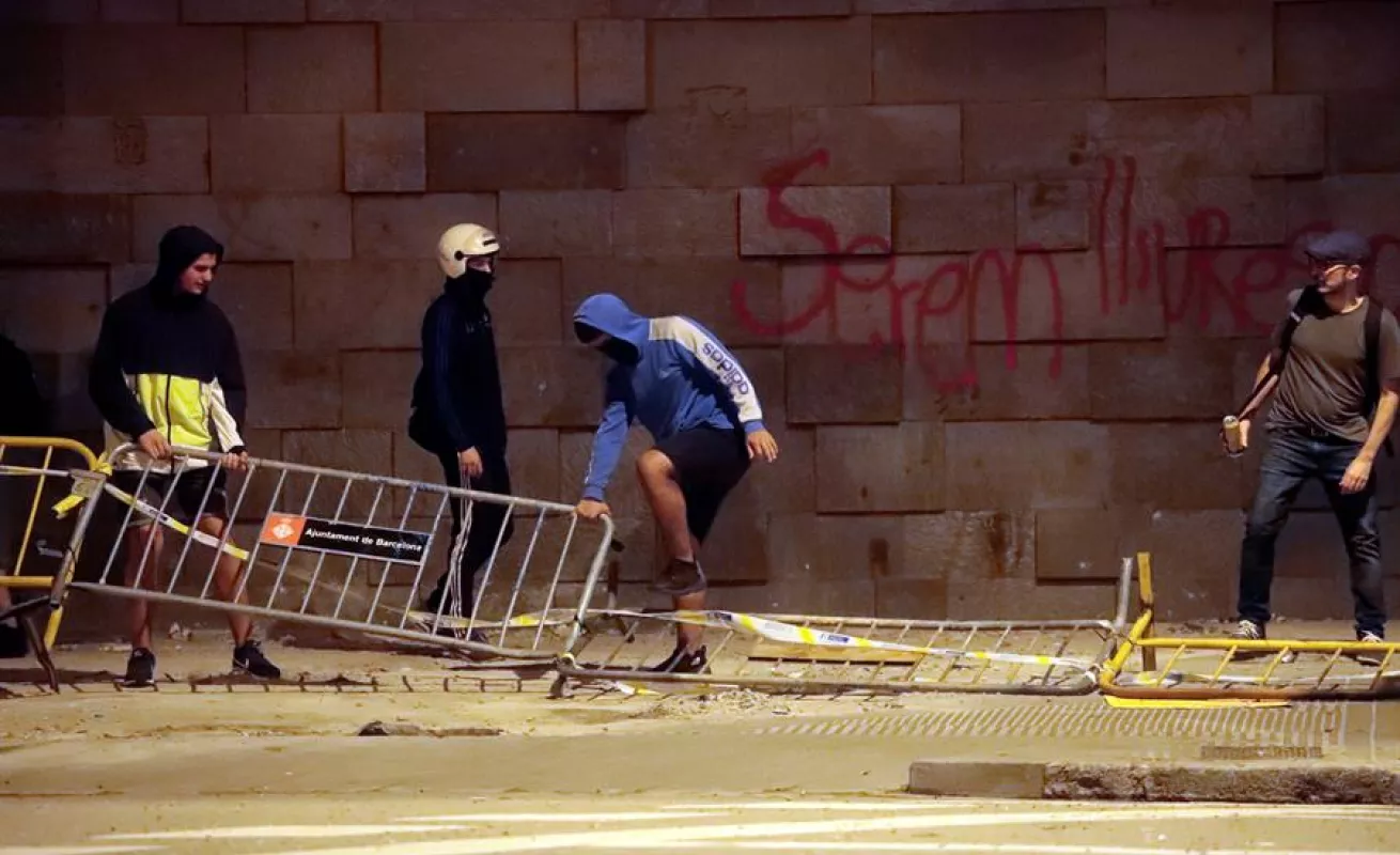 Barcelona vive otro día de intensas protestas 