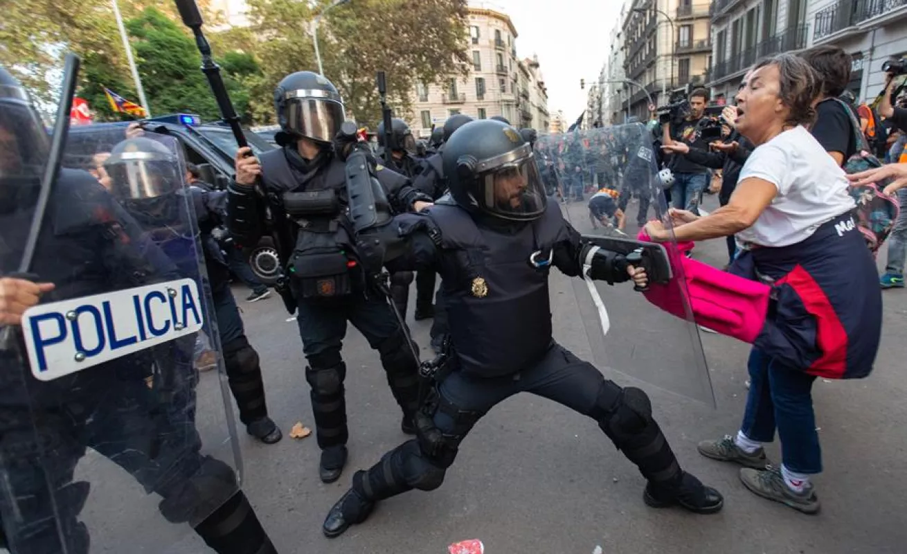 Barcelona vive otro día de intensas protestas 