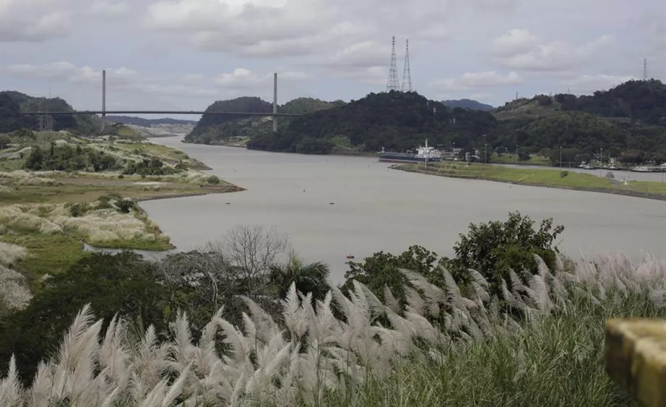 Canal de Panamá abre estación que eleva hasta 12 tránsitos diarios de buques