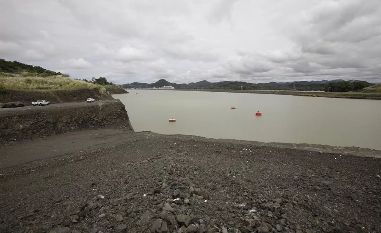 Canal de Panamá abre estación que eleva hasta 12 tránsitos diarios de buques