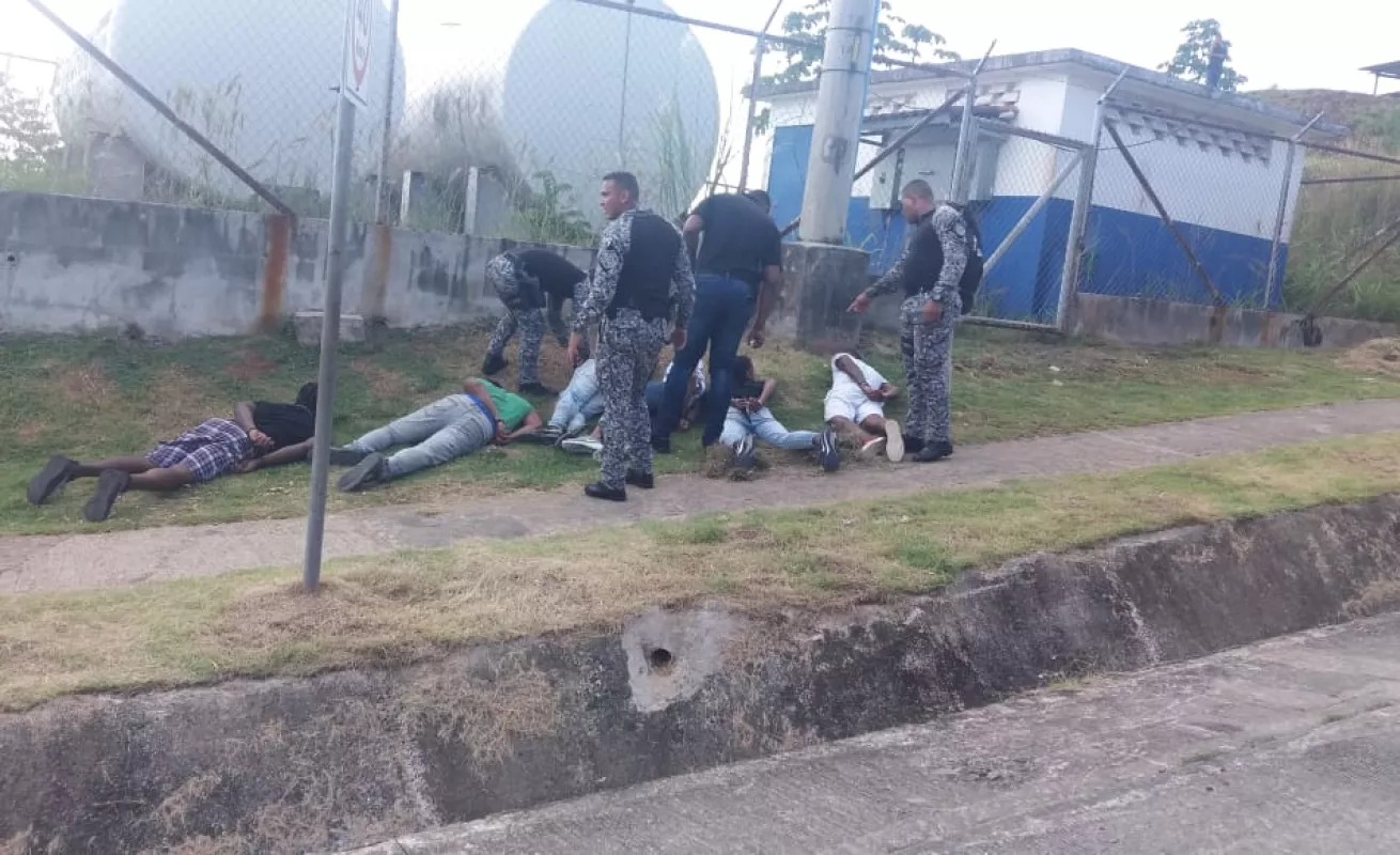 Varios detenidos durante operativos en multifamiliares de Colón 