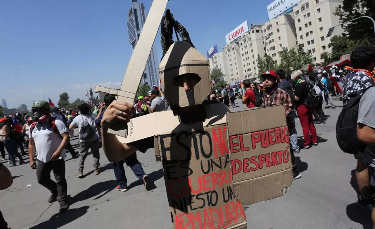 Miles de chilenos protestan por séptimo día en las calles de Santiago
