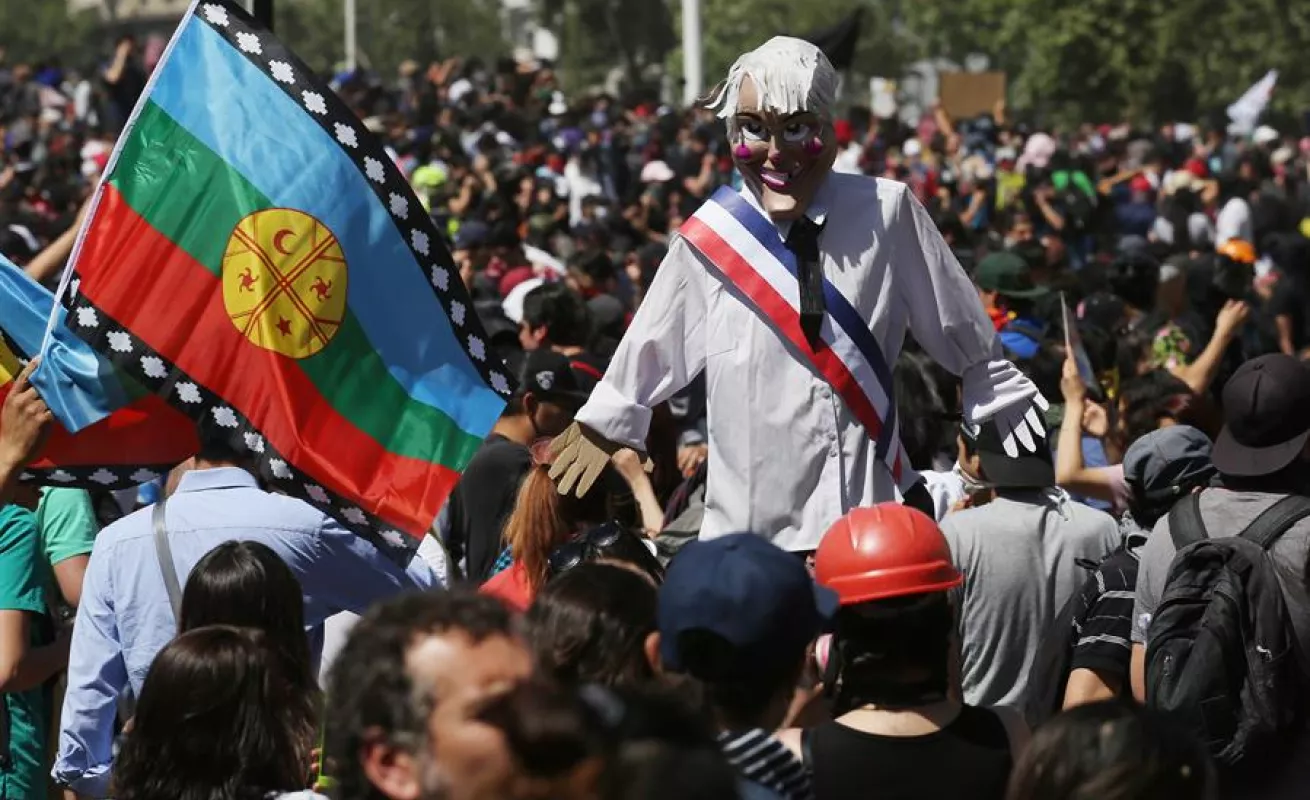Miles de chilenos protestan por séptimo día en las calles de Santiago