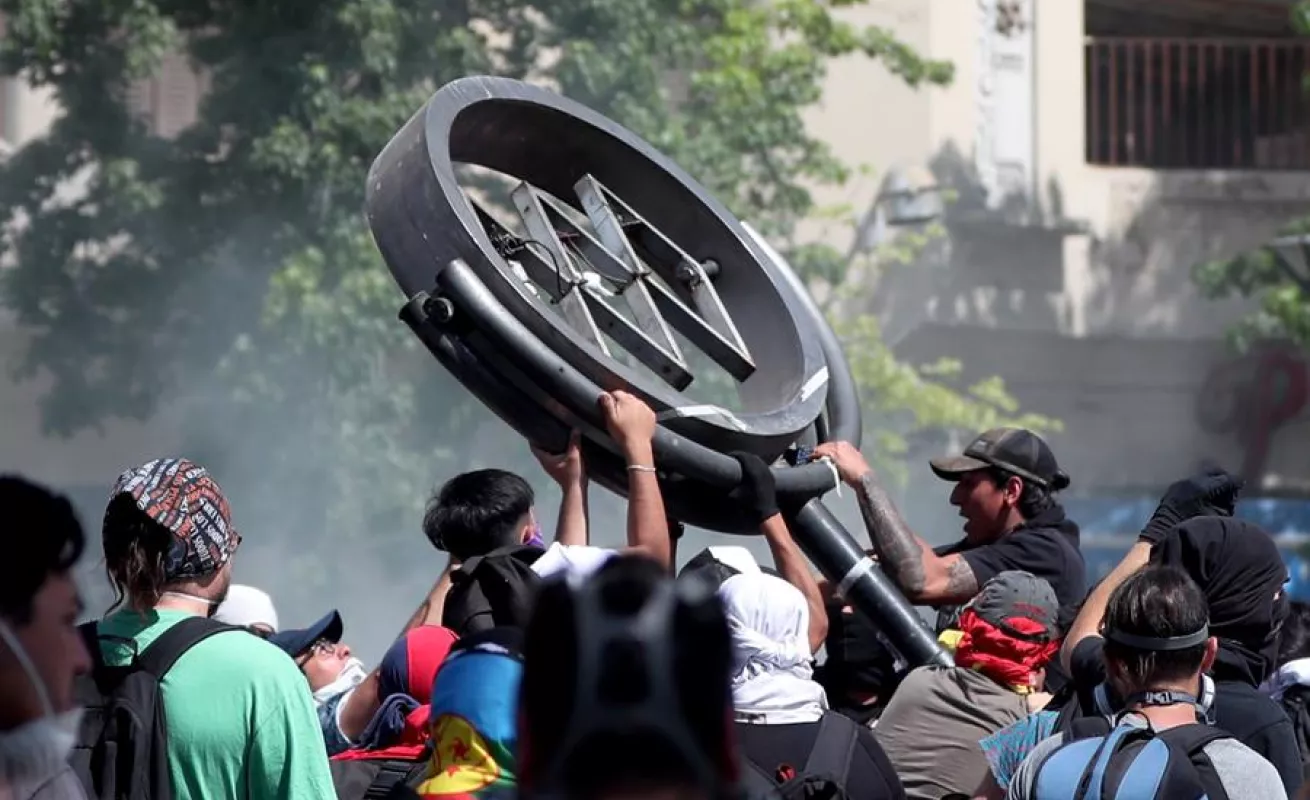 Miles de chilenos protestan por séptimo día en las calles de Santiago