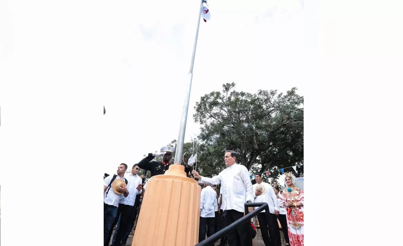 Santeños conmemoran los 198 años del Primer Grito de Independencia bajo la lluvia