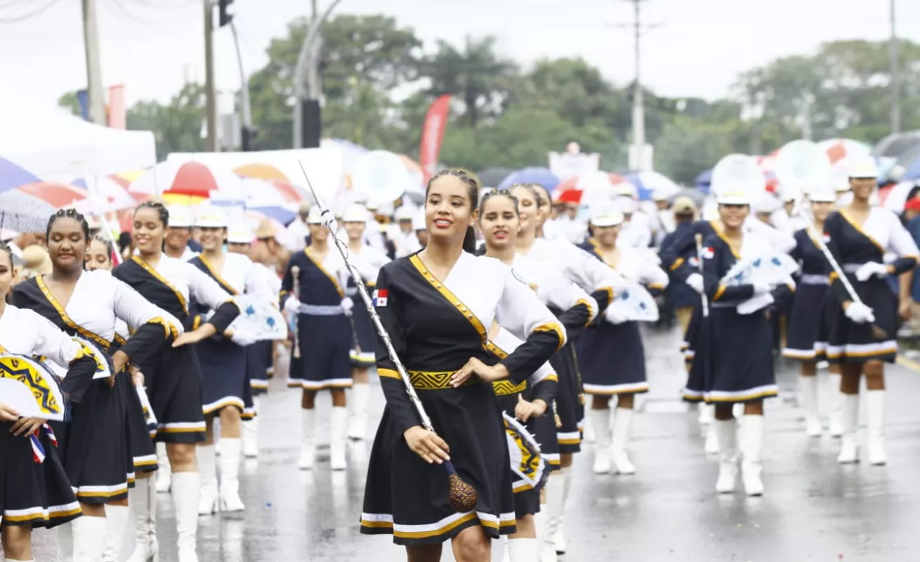 Santeños conmemoran los 198 años del Primer Grito de Independencia bajo la lluvia