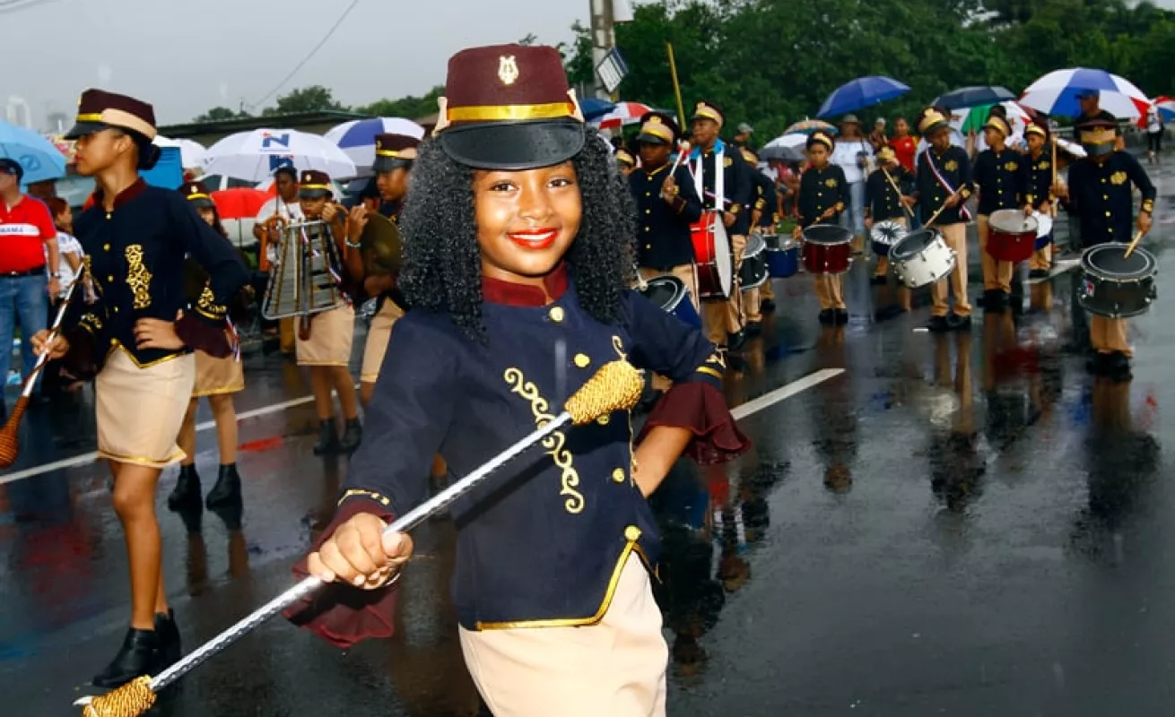 Santeños conmemoran los 198 años del Primer Grito de Independencia bajo la lluvia