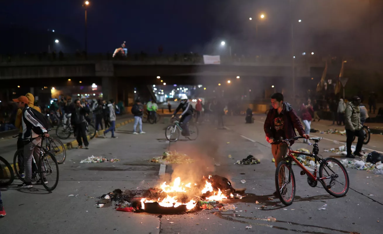 Colombia se prende; marcha, enfrentamientos y cacerolazos 