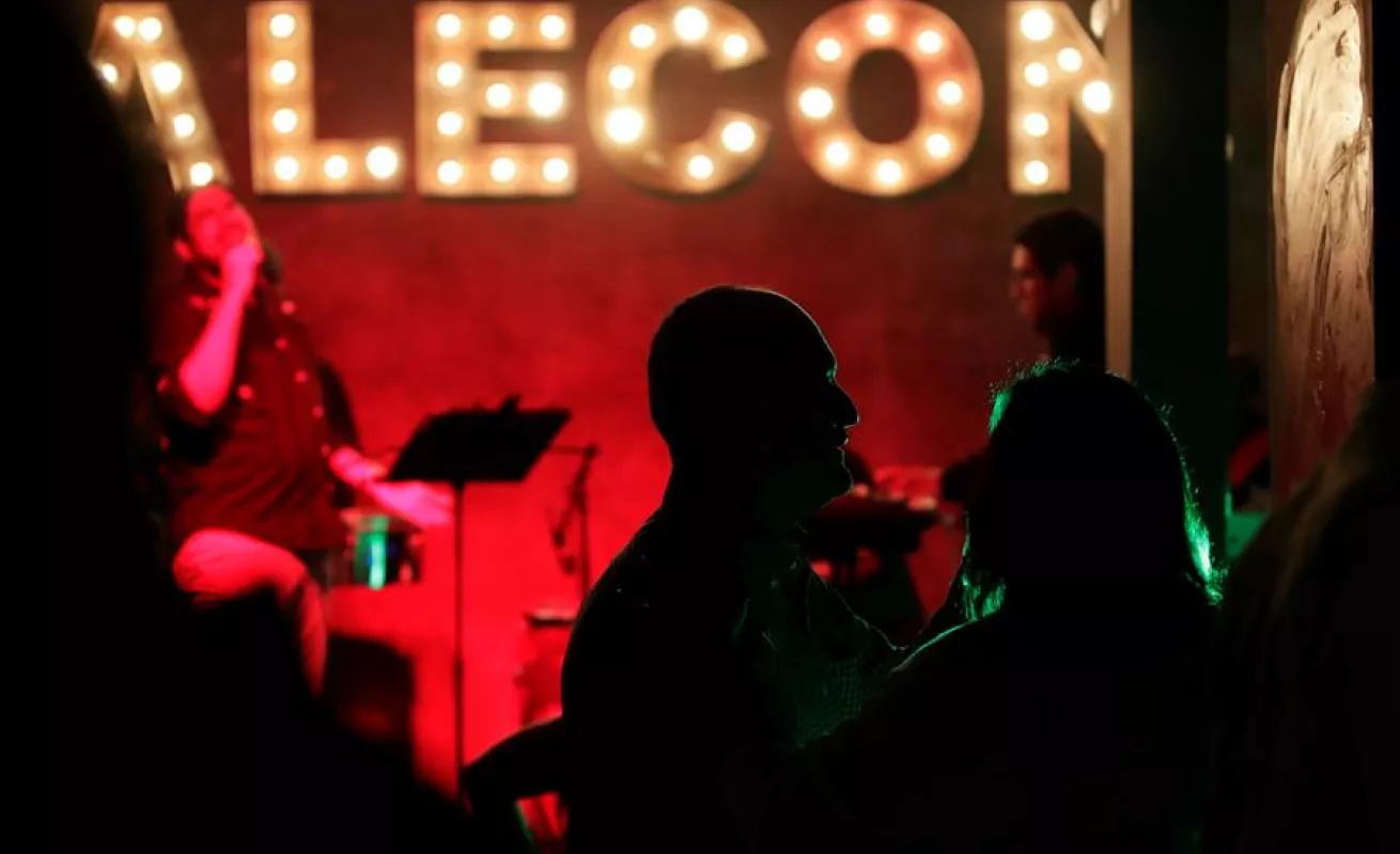 Casco Antiguo de Panamá se llena de bailarines en su primer festival de salsa