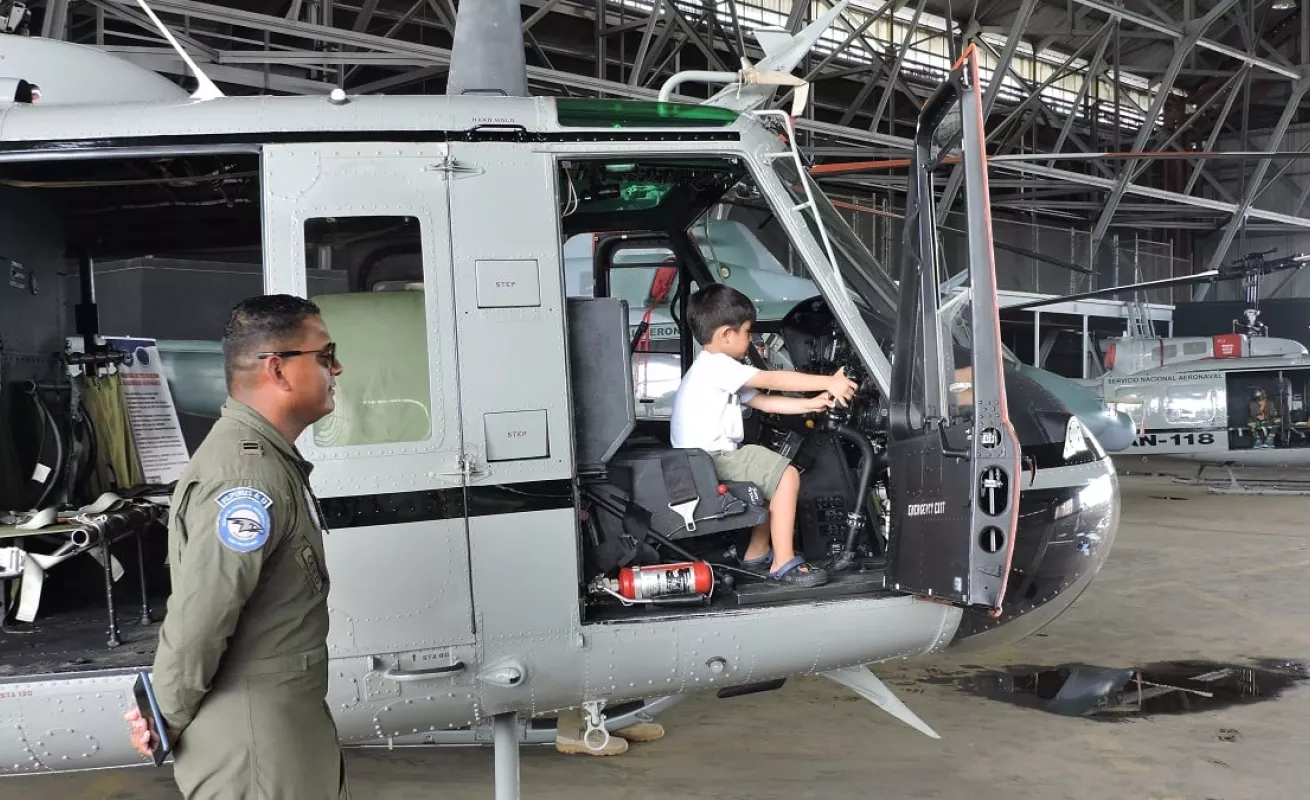 Senan y Ejército de EE.UU. realizan exhibición estática de sus helicópteros
