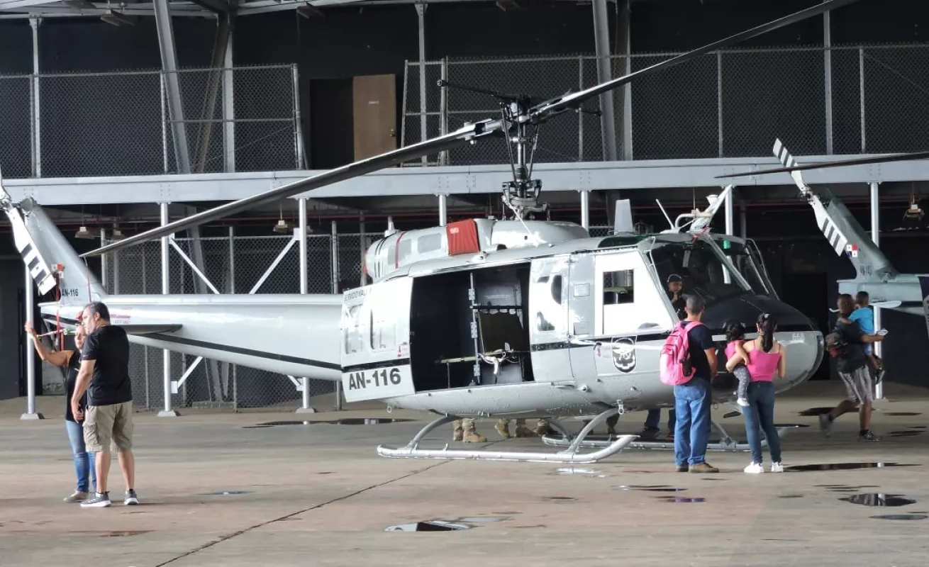 Senan y Ejército de EE.UU. realizan exhibición estática de sus helicópteros