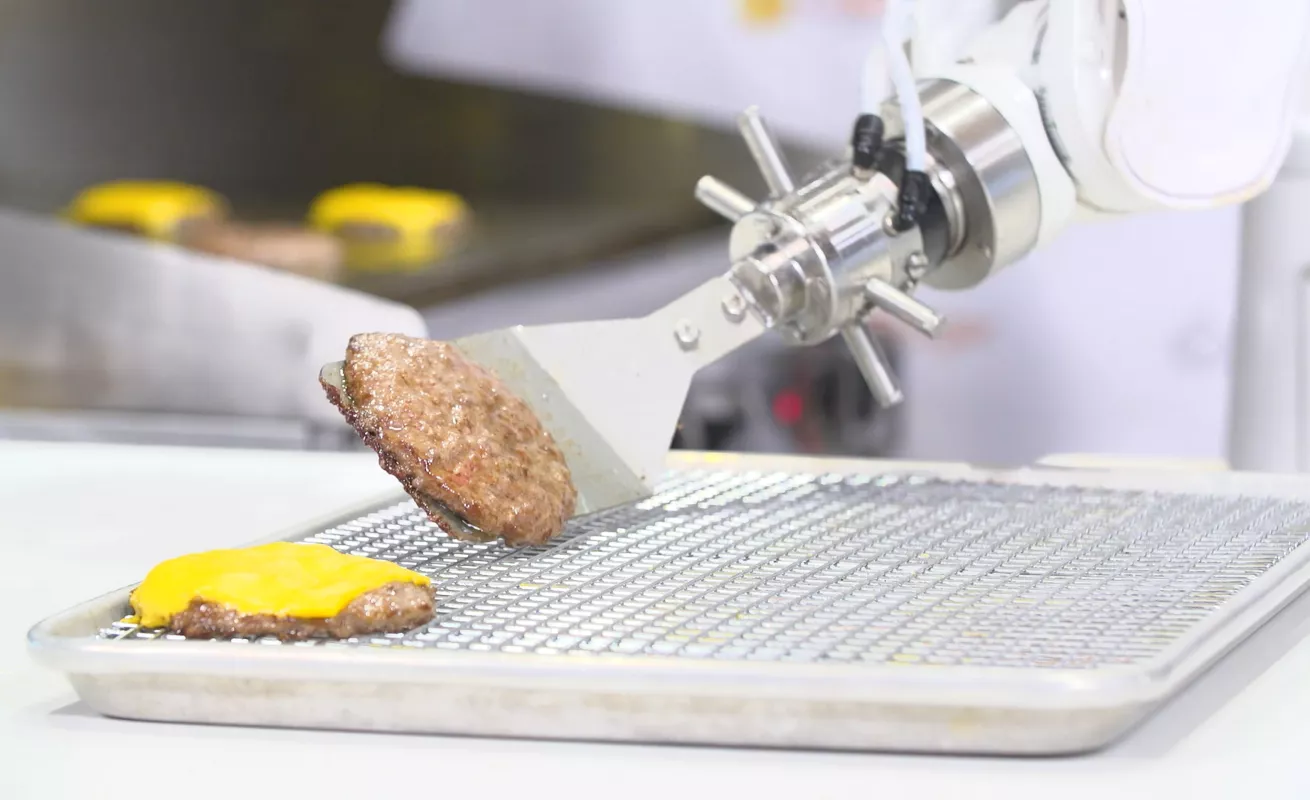 El robot cocinero es el fututo de la comida rápida
