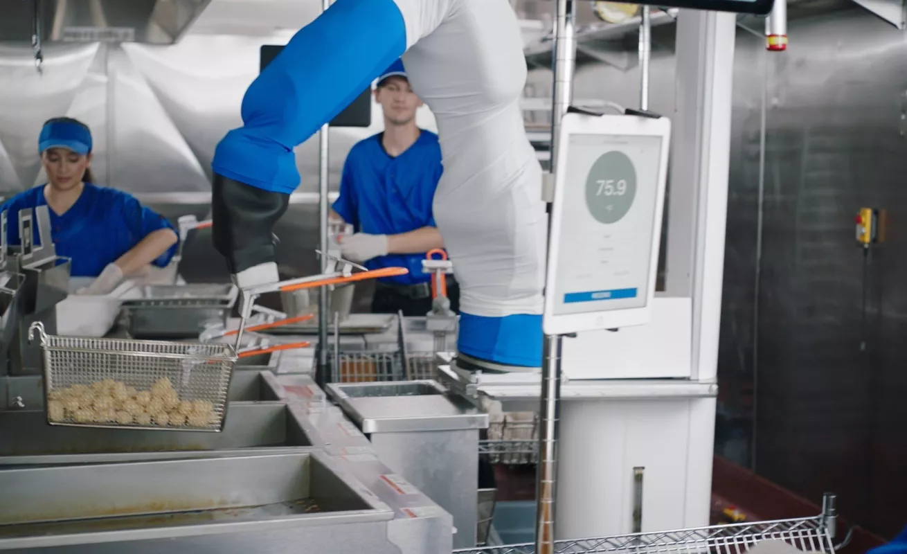 El robot cocinero es el fututo de la comida rápida