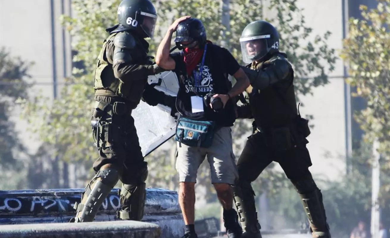 Ni el calor ni la Navidad sofocan las protestas de los viernes en Chile