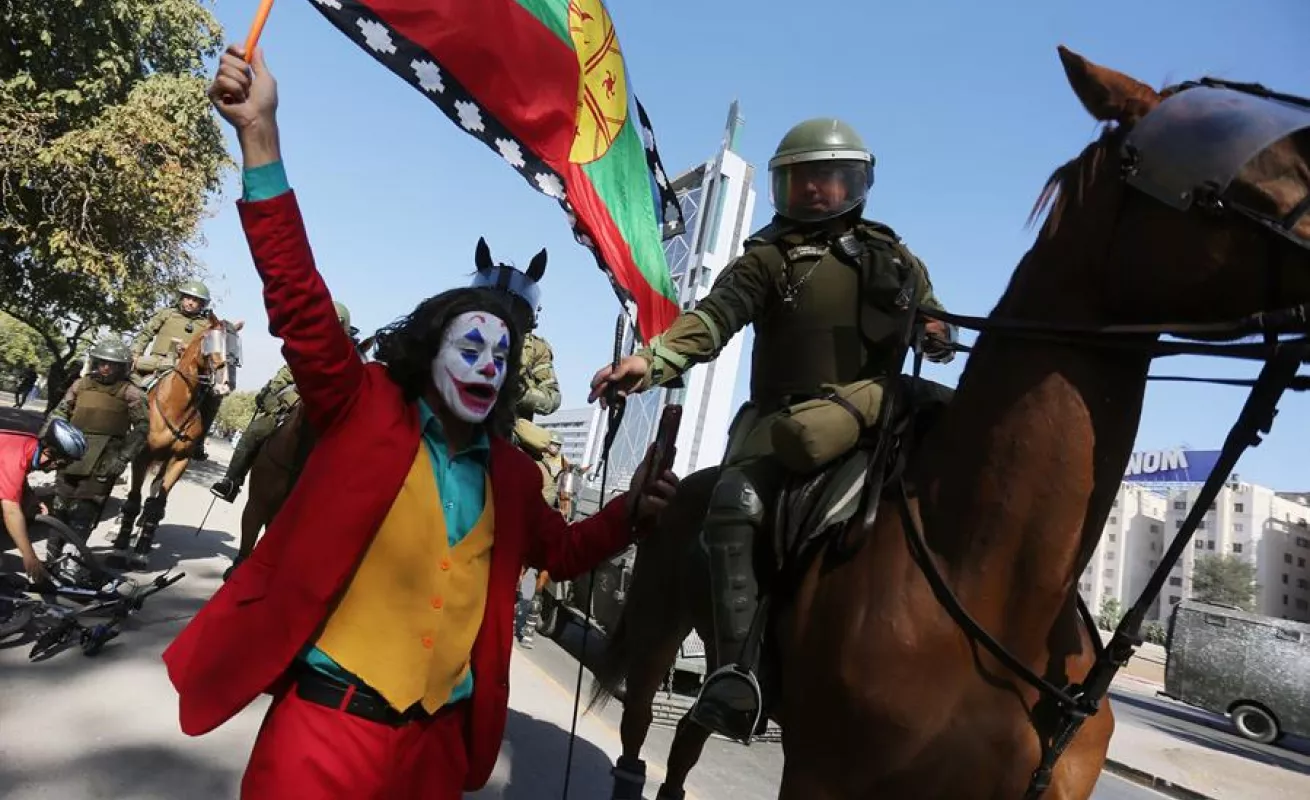 Ni el calor ni la Navidad sofocan las protestas de los viernes en Chile