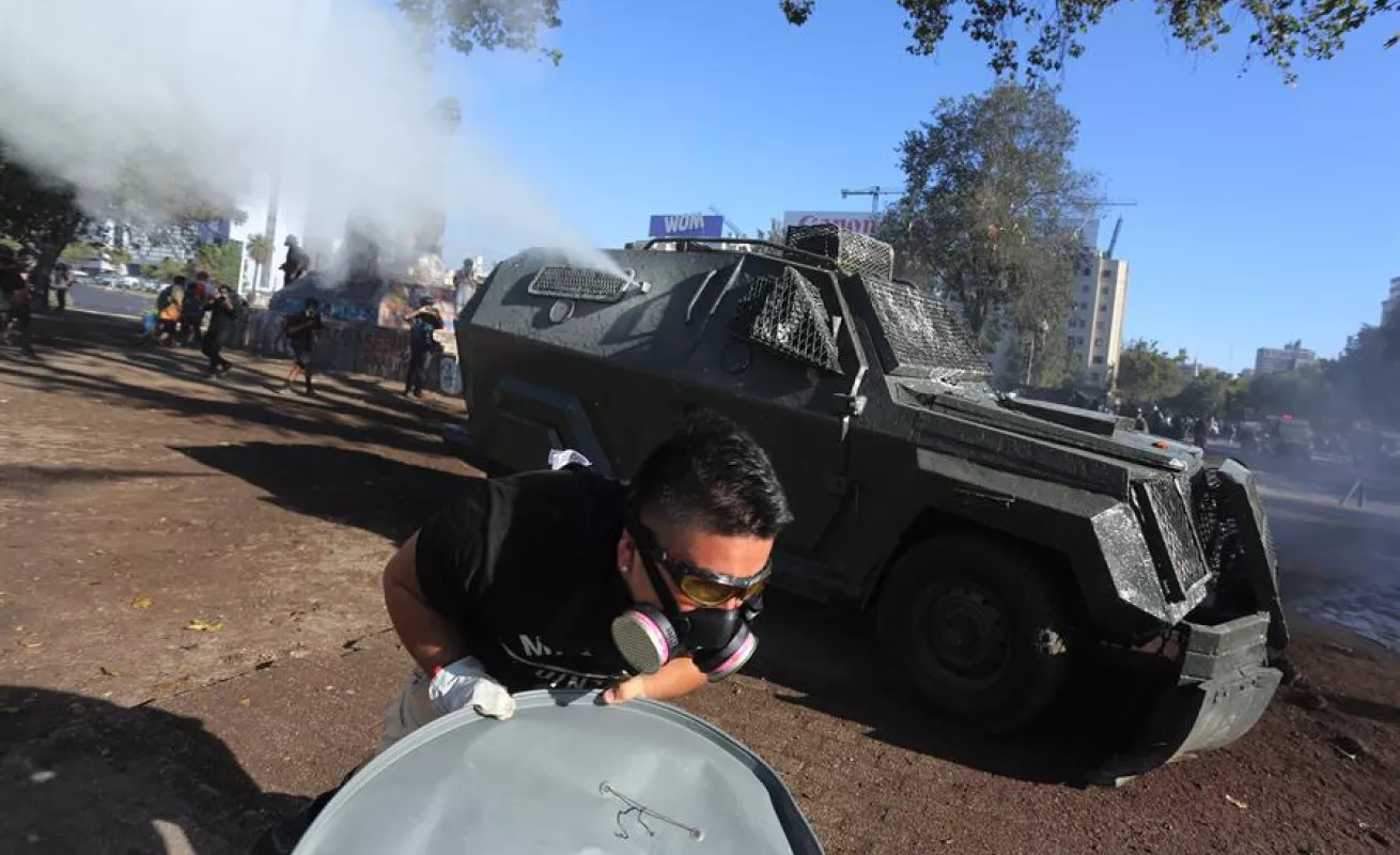 Ni el calor ni la Navidad sofocan las protestas de los viernes en Chile