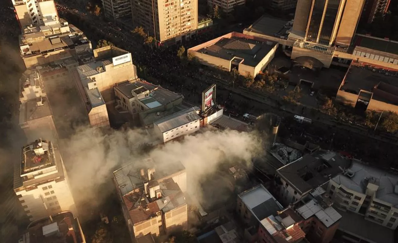 Ni el calor ni la Navidad sofocan las protestas de los viernes en Chile