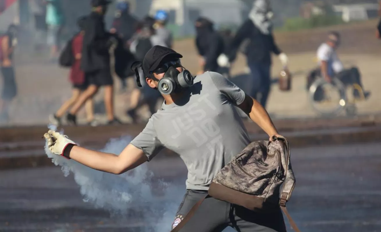 Ni el calor ni la Navidad sofocan las protestas de los viernes en Chile