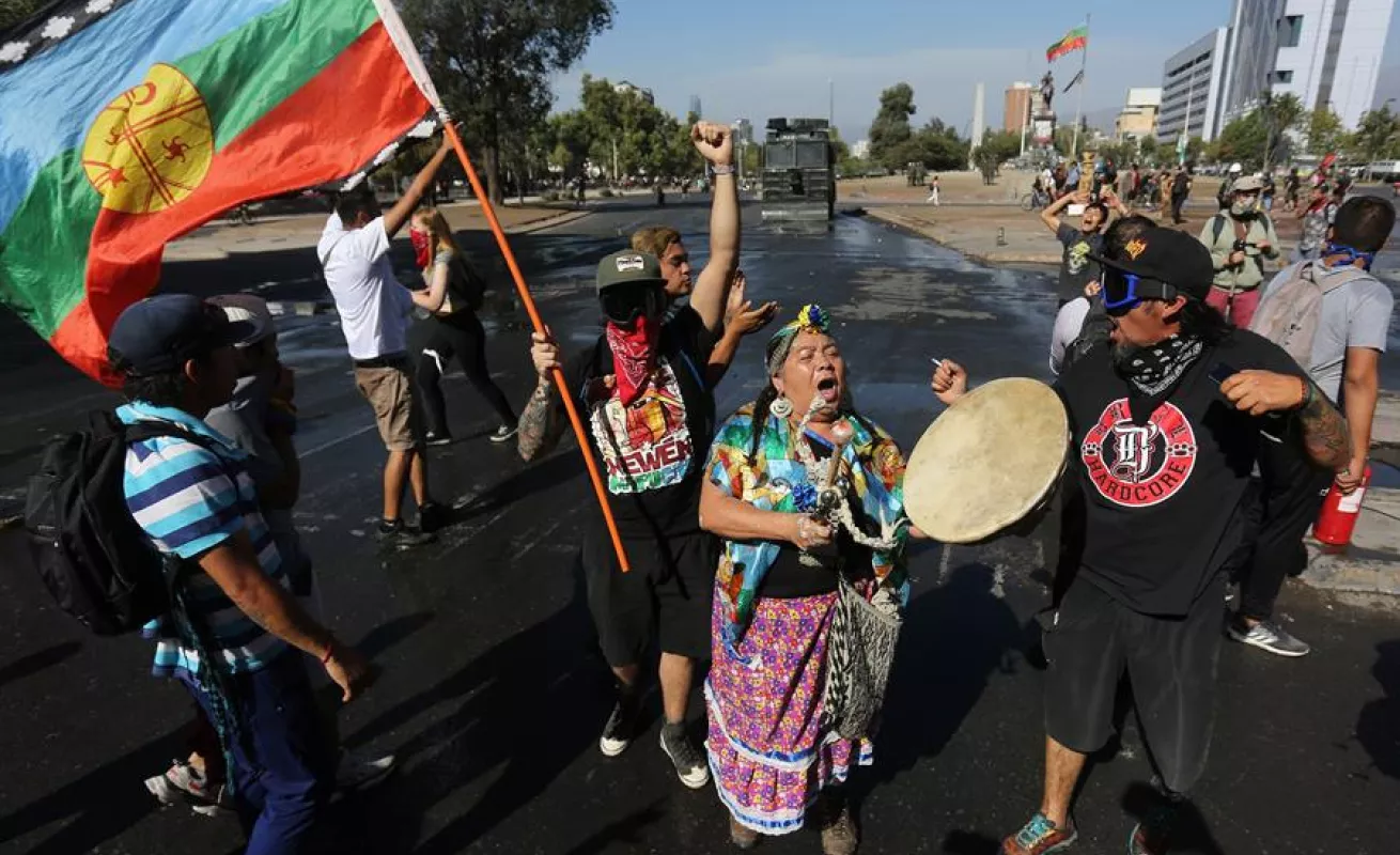 Ni el calor ni la Navidad sofocan las protestas de los viernes en Chile