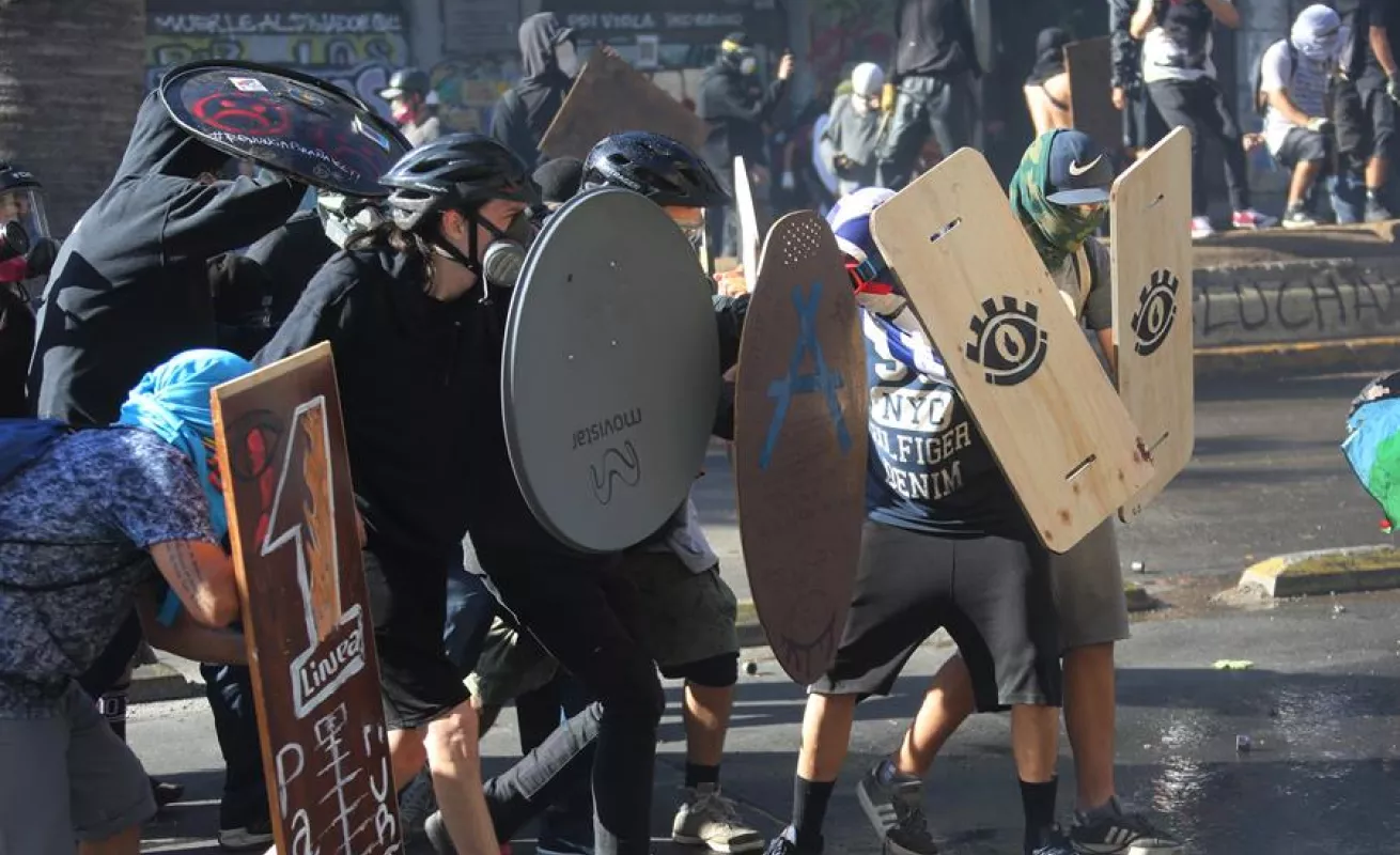 Ni el calor ni la Navidad sofocan las protestas de los viernes en Chile