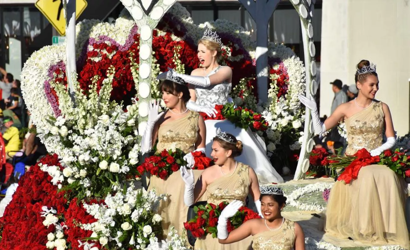 Latinos estelarizan el Desfile de las Rosas como muestra de su éxito en EEUU