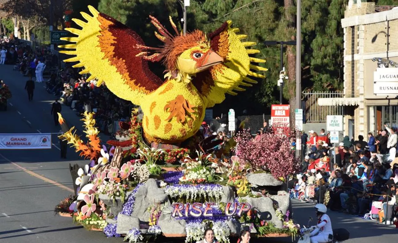 Latinos estelarizan el Desfile de las Rosas como muestra de su éxito en EEUU