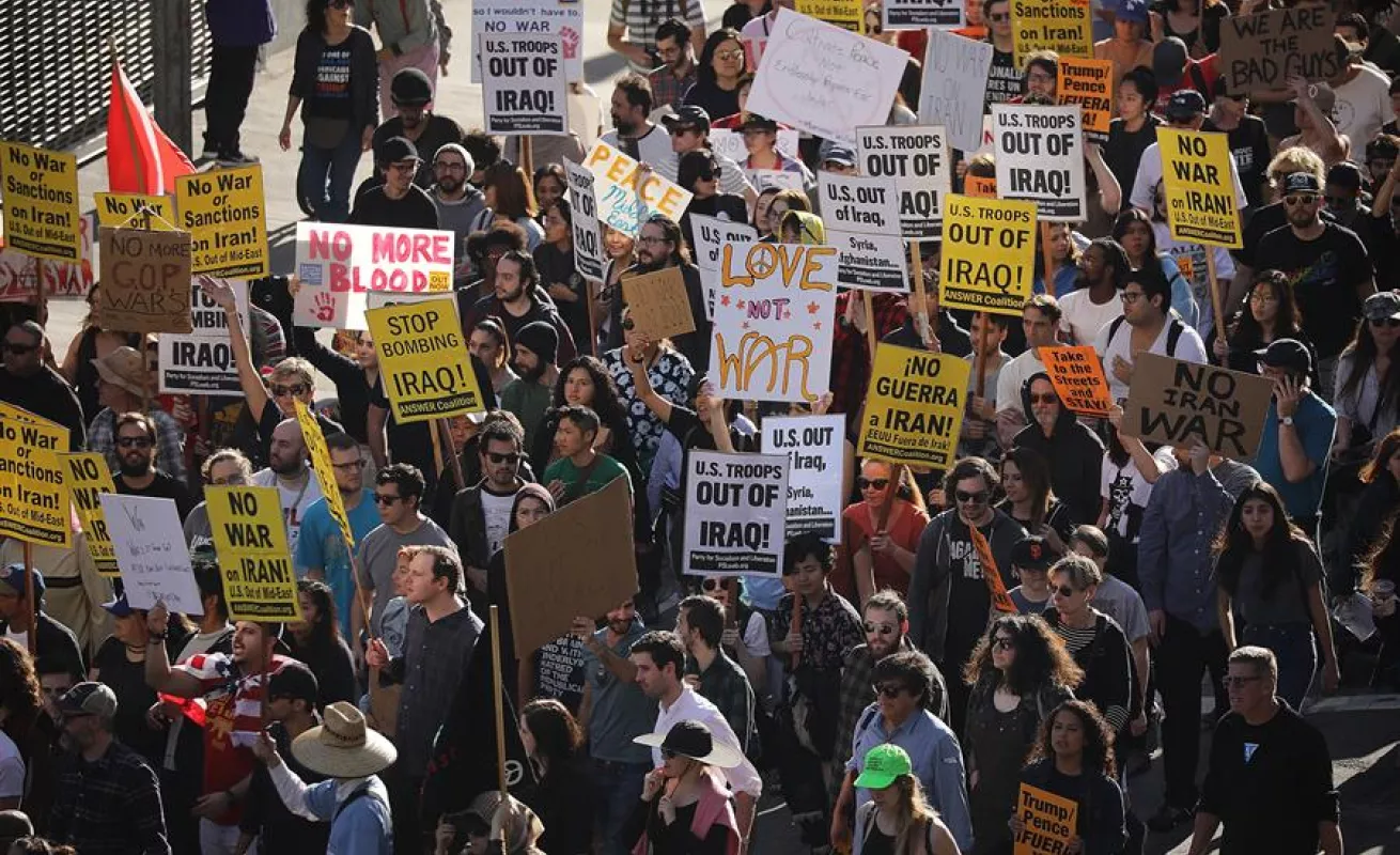 Protestas en Los Ángeles por una posible guerra con Irán 
