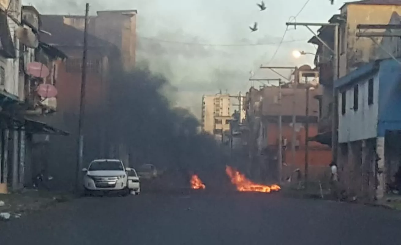Protestas y caos en la ciudad de Colón 