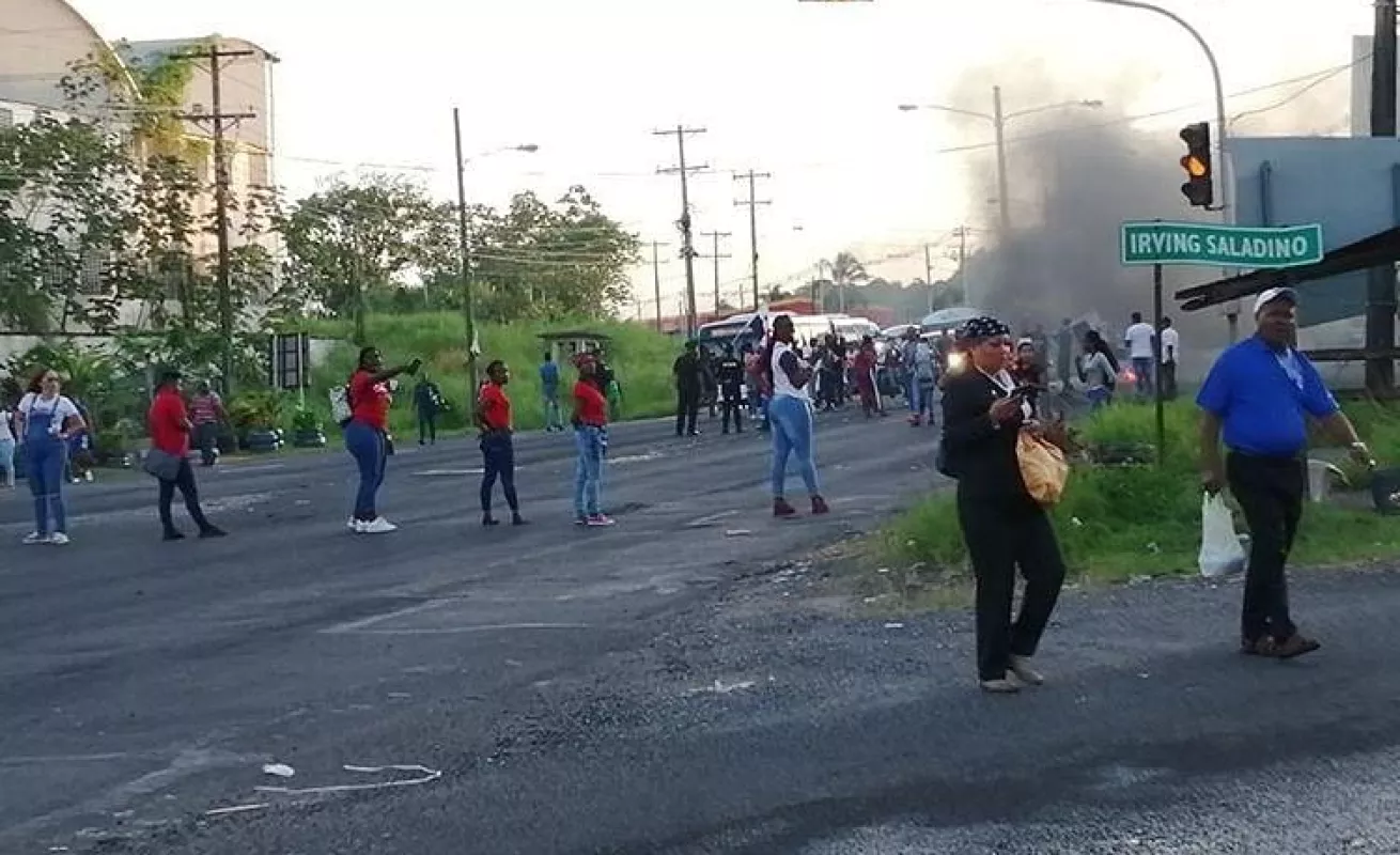 Protestas y caos en la ciudad de Colón 