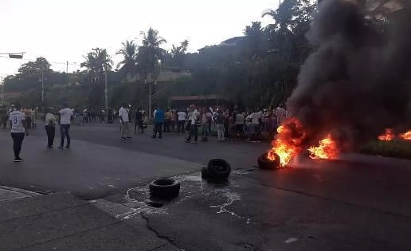 Protestas y caos en la ciudad de Colón 