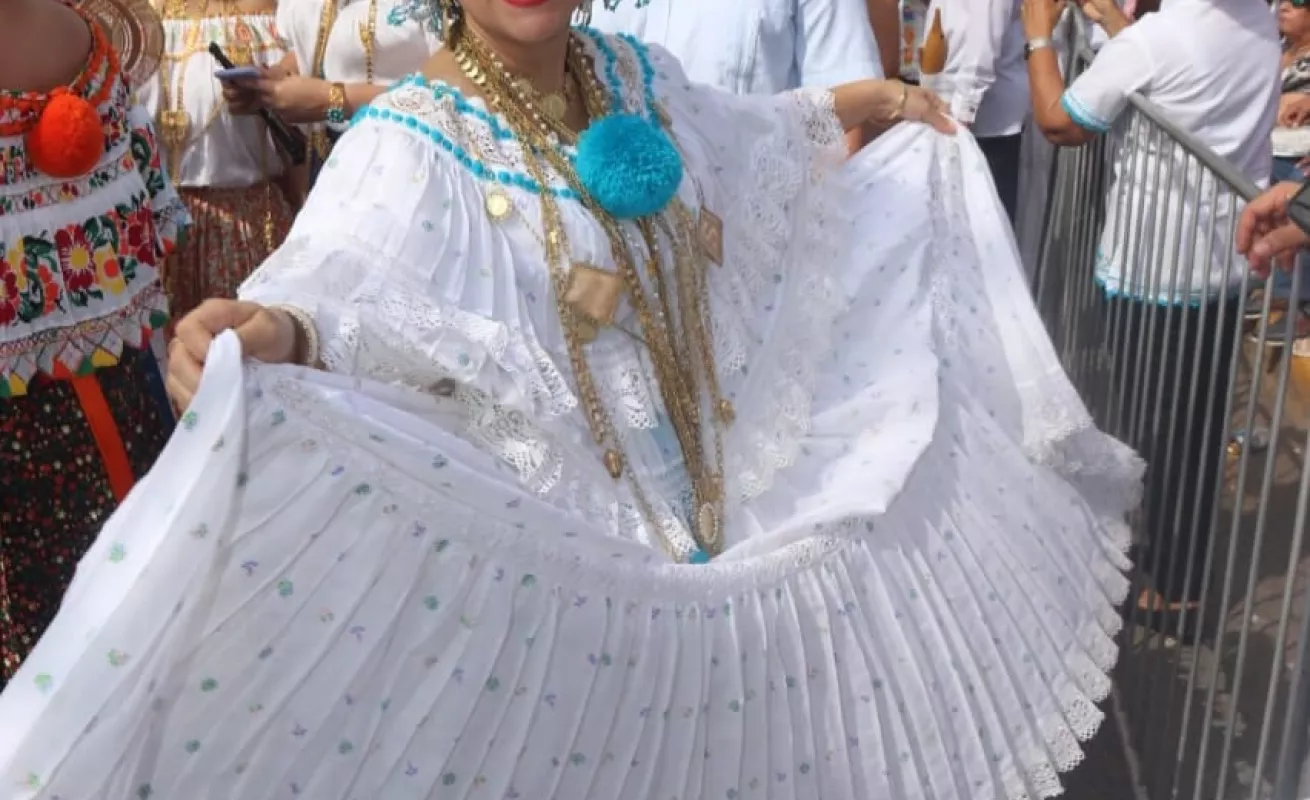 Desfile de las Mil Polleras engalanó al pueblo de Las Tablas