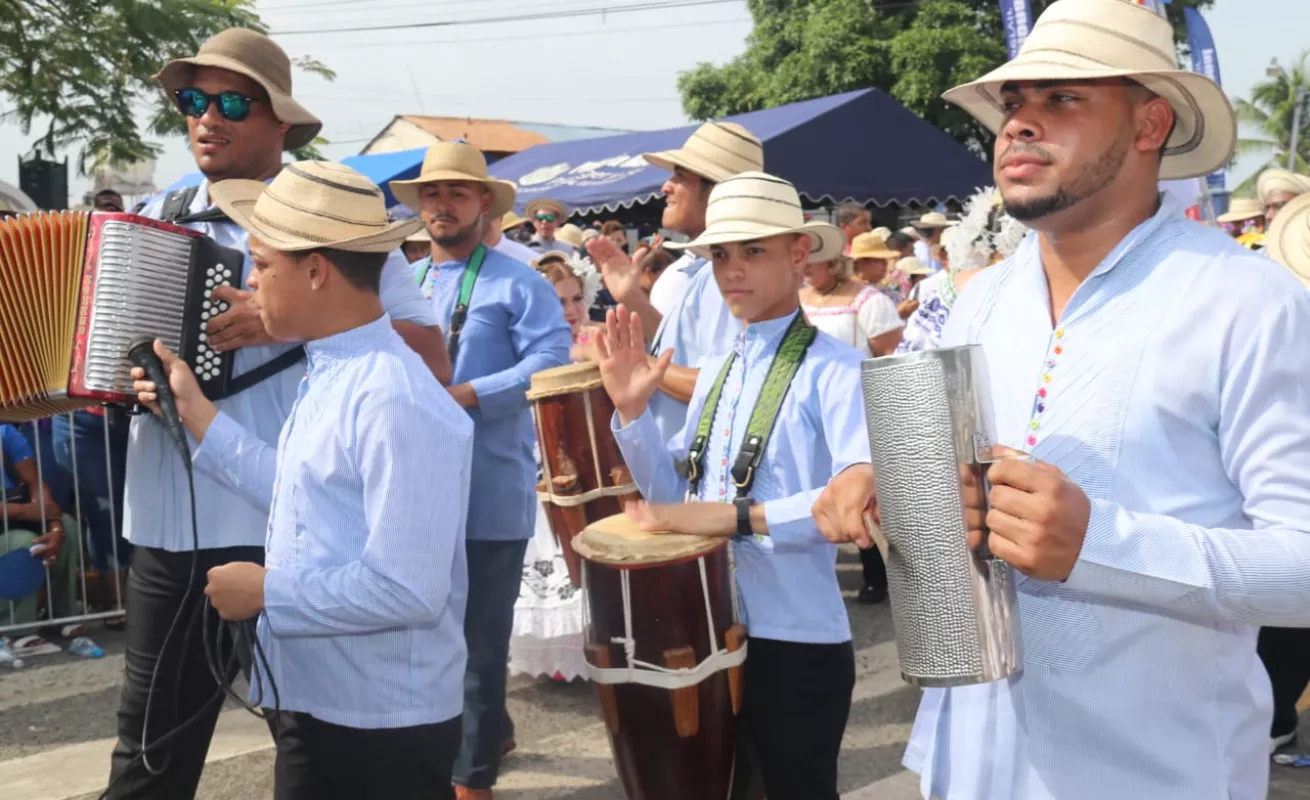Desfile de las Mil Polleras engalanó al pueblo de Las Tablas