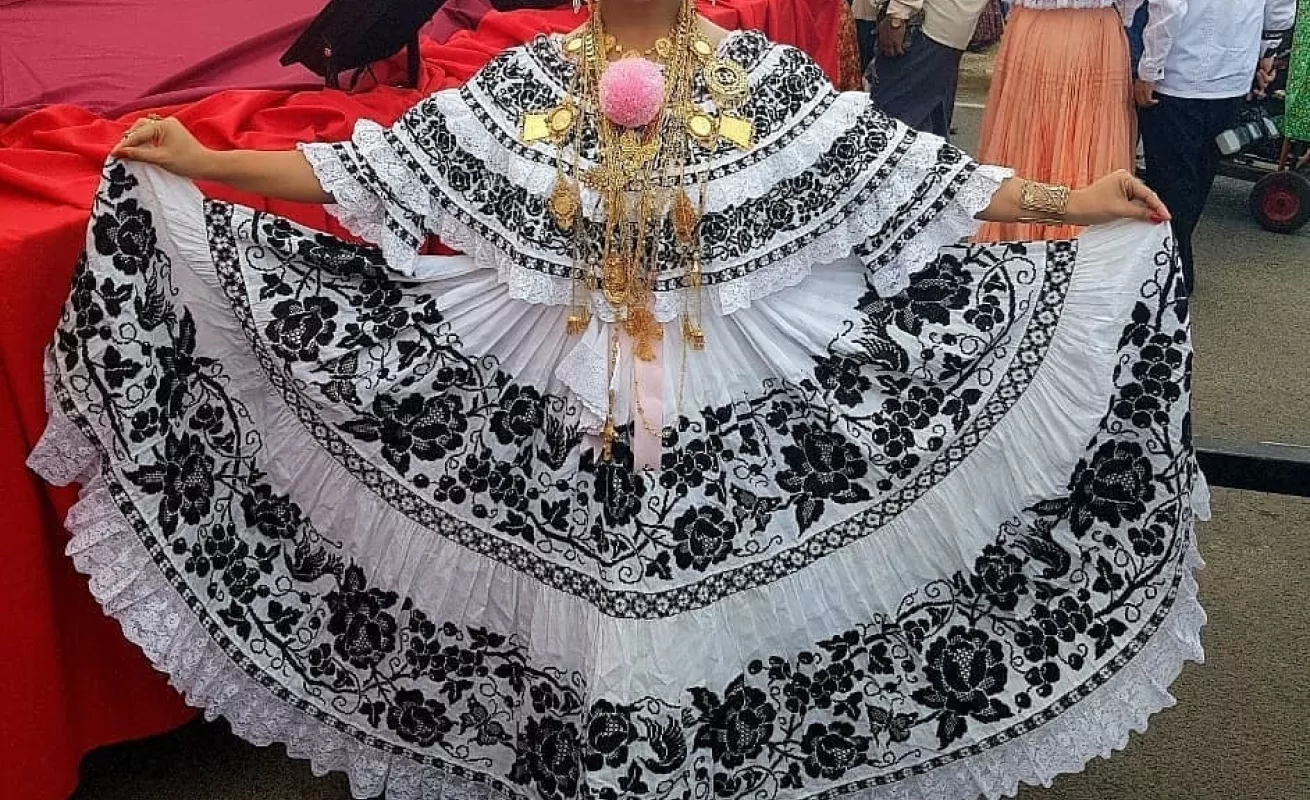 Desfile de las Mil Polleras engalanó al pueblo de Las Tablas