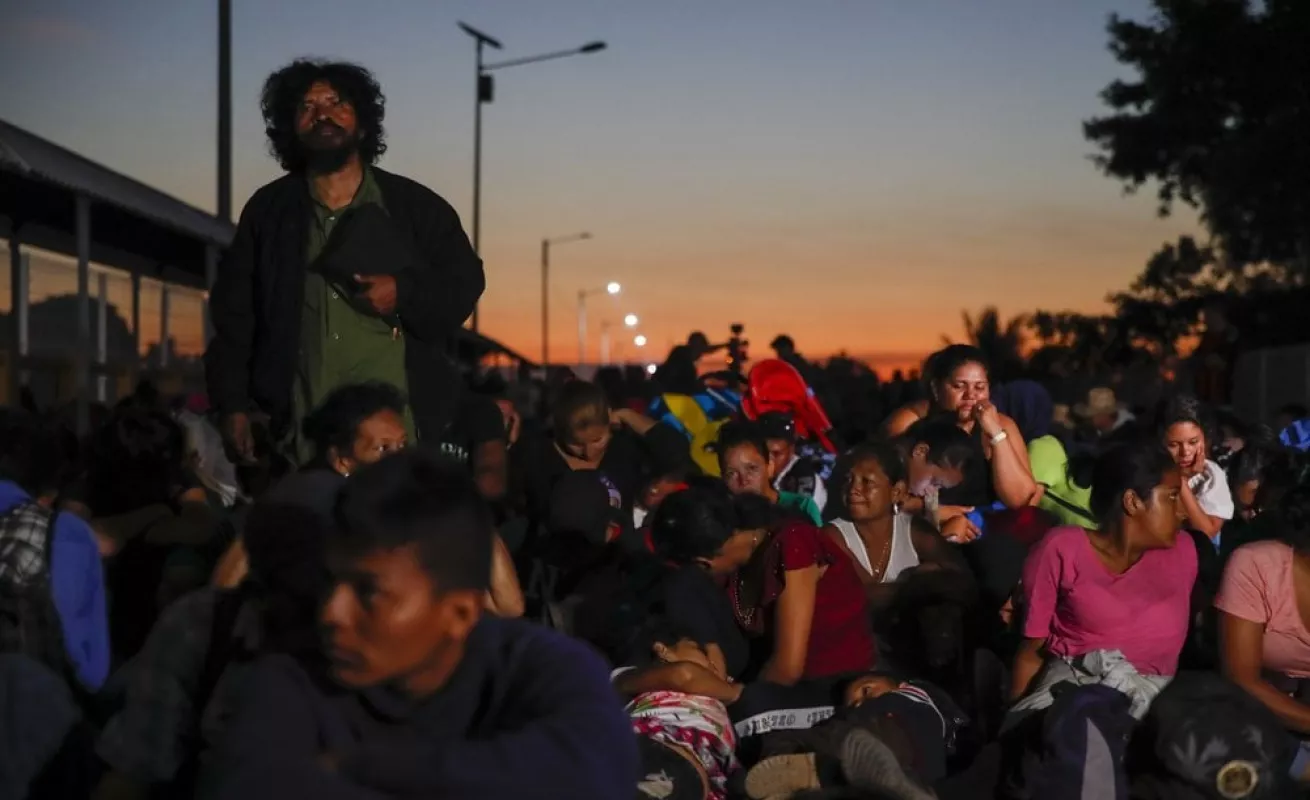 Migrantes cruzan río de de Guatemala a México (Fotos)