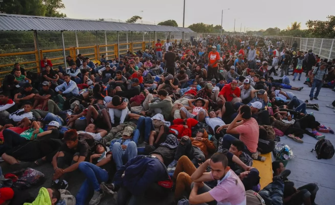 Migrantes cruzan río de de Guatemala a México (Fotos)