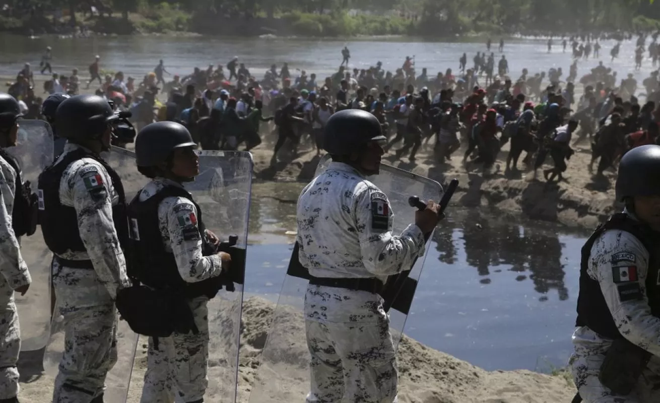 Migrantes cruzan río de de Guatemala a México (Fotos)
